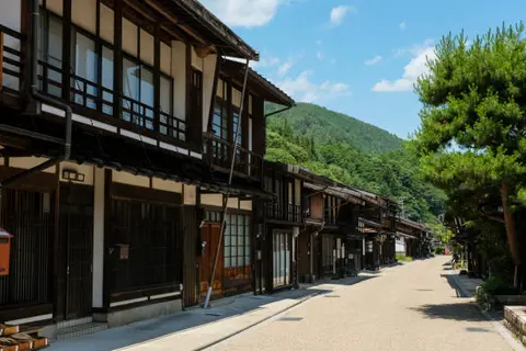 あなたの物件は明日も営業できるか? 厳しすぎる「民泊新法」と自治体ルールの罠。